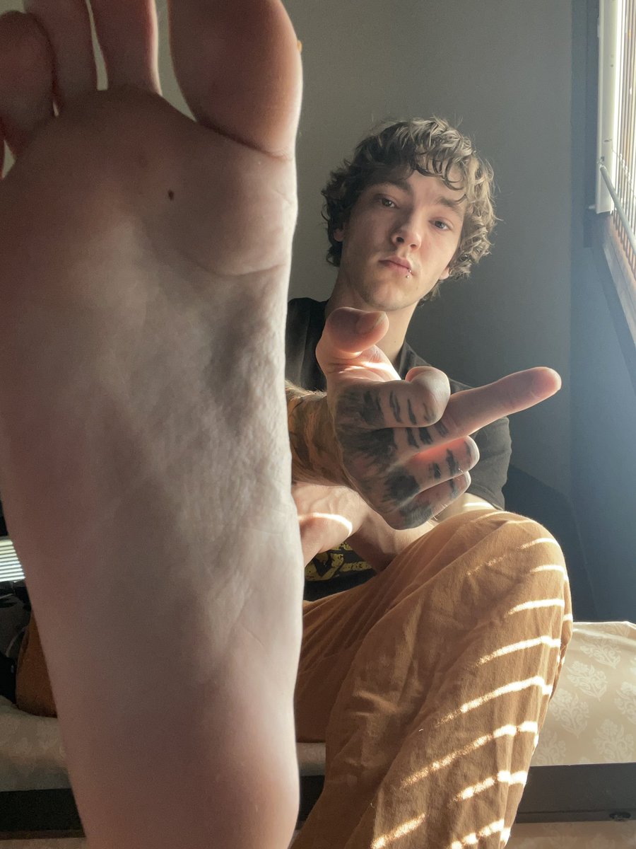 MasterMike1218's tweet photo. Hit me up for custom videos and Skype sessions. #Findom #Footworship #Youngdom #paypig #paypigswanted #findomfeet #cashdom #findomdrains #cashmaster #feetmaster #walletdrain https://t.co/MyPdXH5jhm