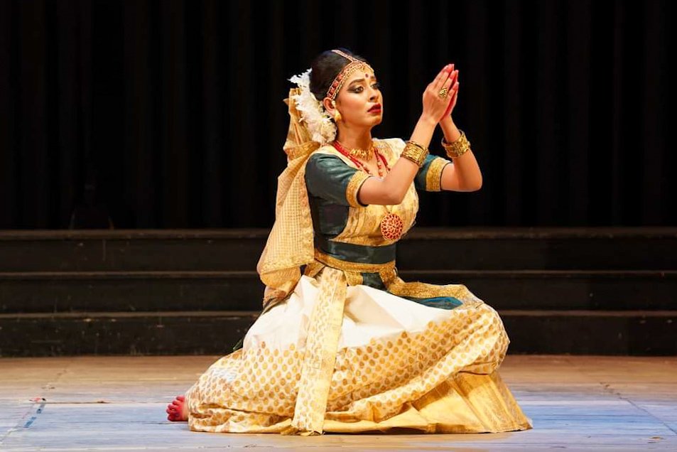 RimlimB's tweet photo. Feeling incredibly blessed to have performed at 'Nritya Parva 2023', the biggest Sattriya dance festival organized by Sangeet Natak Akademi. 'Chali Naas - Hajuwoliya Ramdani' and Abhinaya on the Borgeet 'Uxa Bule Prano Xokhi'.

P.C.- @sangeetnatakakademi
@jyotikalitaarup https://t.co/vc9OTAEaem
