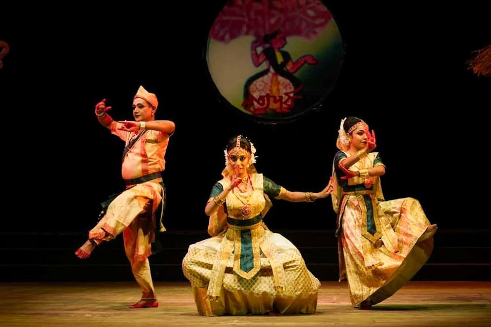 RimlimB's tweet photo. Feeling incredibly blessed to have performed at 'Nritya Parva 2023', the biggest Sattriya dance festival organized by Sangeet Natak Akademi. 'Chali Naas - Hajuwoliya Ramdani' and Abhinaya on the Borgeet 'Uxa Bule Prano Xokhi'.

P.C.- @sangeetnatakakademi
@jyotikalitaarup https://t.co/vc9OTAEaem