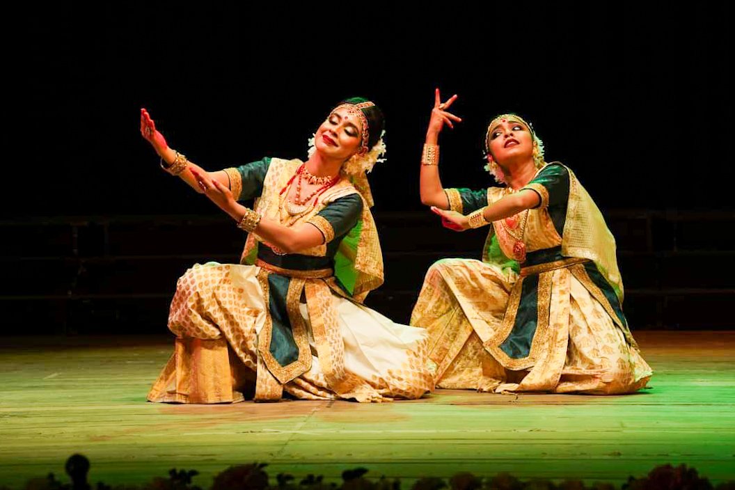 RimlimB's tweet photo. Feeling incredibly blessed to have performed at 'Nritya Parva 2023', the biggest Sattriya dance festival organized by Sangeet Natak Akademi. 'Chali Naas - Hajuwoliya Ramdani' and Abhinaya on the Borgeet 'Uxa Bule Prano Xokhi'.

P.C.- @sangeetnatakakademi
@jyotikalitaarup https://t.co/vc9OTAEaem