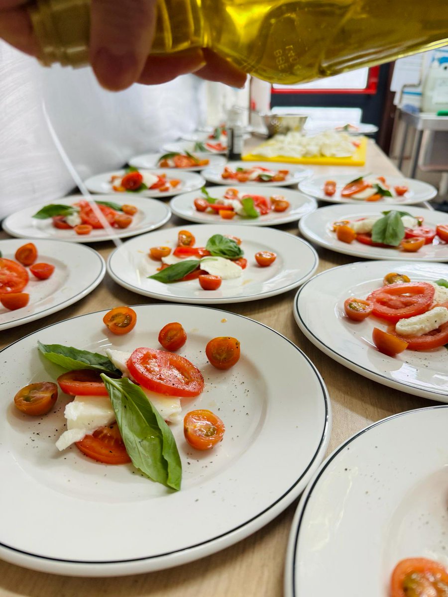VillKitchenCIC's tweet photo. Three courses of home cooked, hearty food in the community? 🍽

Our Lunch Club has an ever-changing menu of some of your favourite traditional food, scrumptious homemade desserts and different tastes from across the globe.

Give it a try! 👇
🔗 https://t.co/faRV79Icl4 https://t.co/n3pWFUGG9C