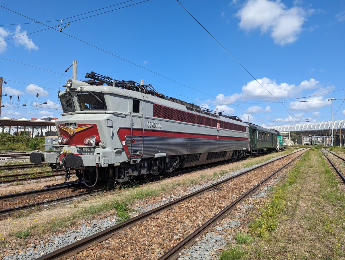 mfpn_trains's tweet photo. La locomotive a donc effectué avec brio sa marche de rodage, concrétisation de + de 2 ans de travaux méticuleux.

On communiquera bientôt s'il sera possible d'effectuer des voyages avec la #CC40110

Merci aux nombreux photographes et curieux, aux bénévoles et agents mobilisés 🚂 https://t.co/O0c4gp9l3z