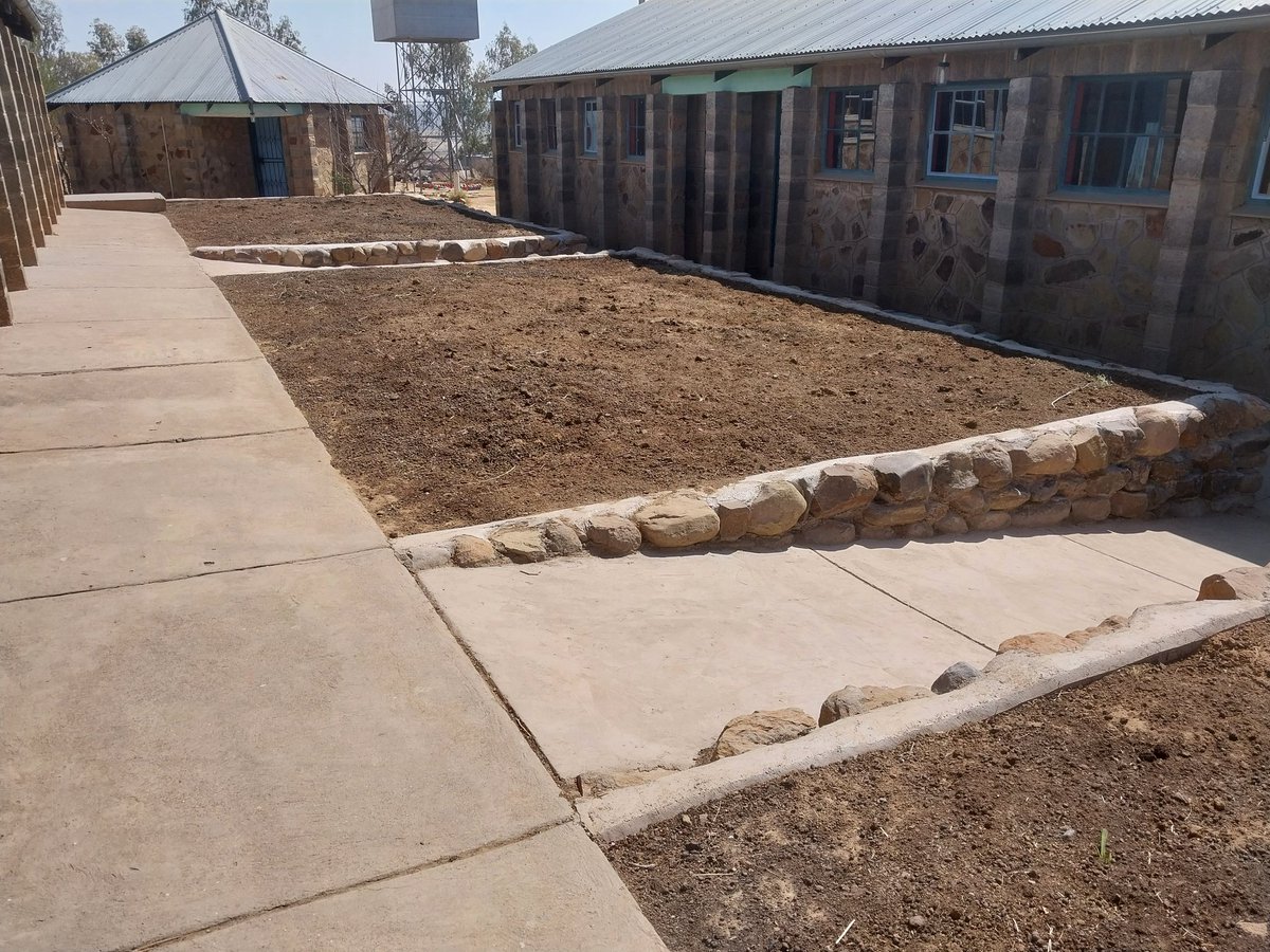 Ivanyles's tweet image. Ready to receive rain. Are you? Heroic work at Litlhakaling. #Permaculture #Swales