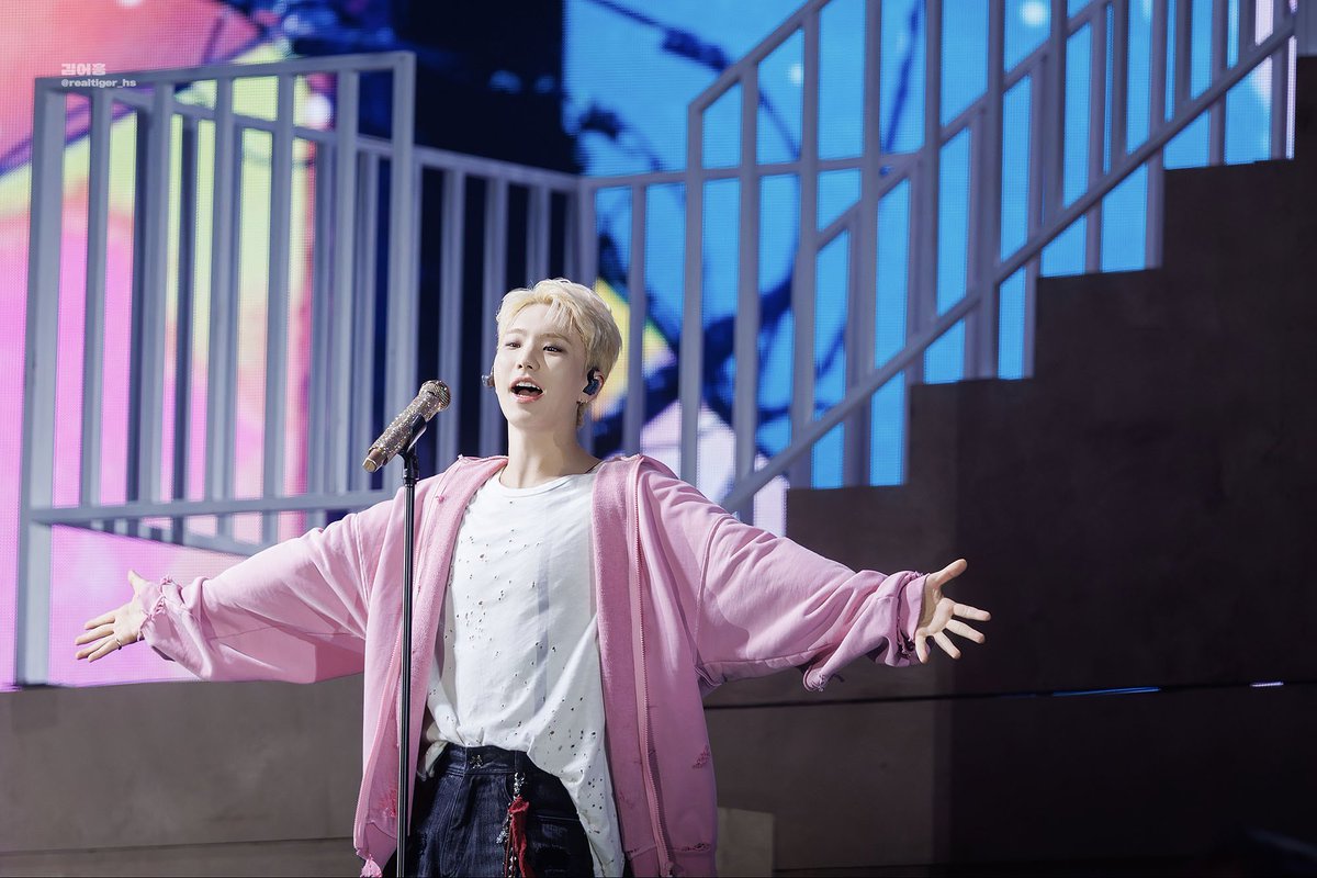 realtiger_hs's tweet photo. 240724 CARAT LAND
✨𝒄𝒉𝒆𝒆𝒓𝒔 𝒕𝒐 𝒚𝒐𝒖𝒕𝒉✨
#호시 #HOSHI
#세븐틴 #SEVENTEEN https://t.co/v367e1G2qN