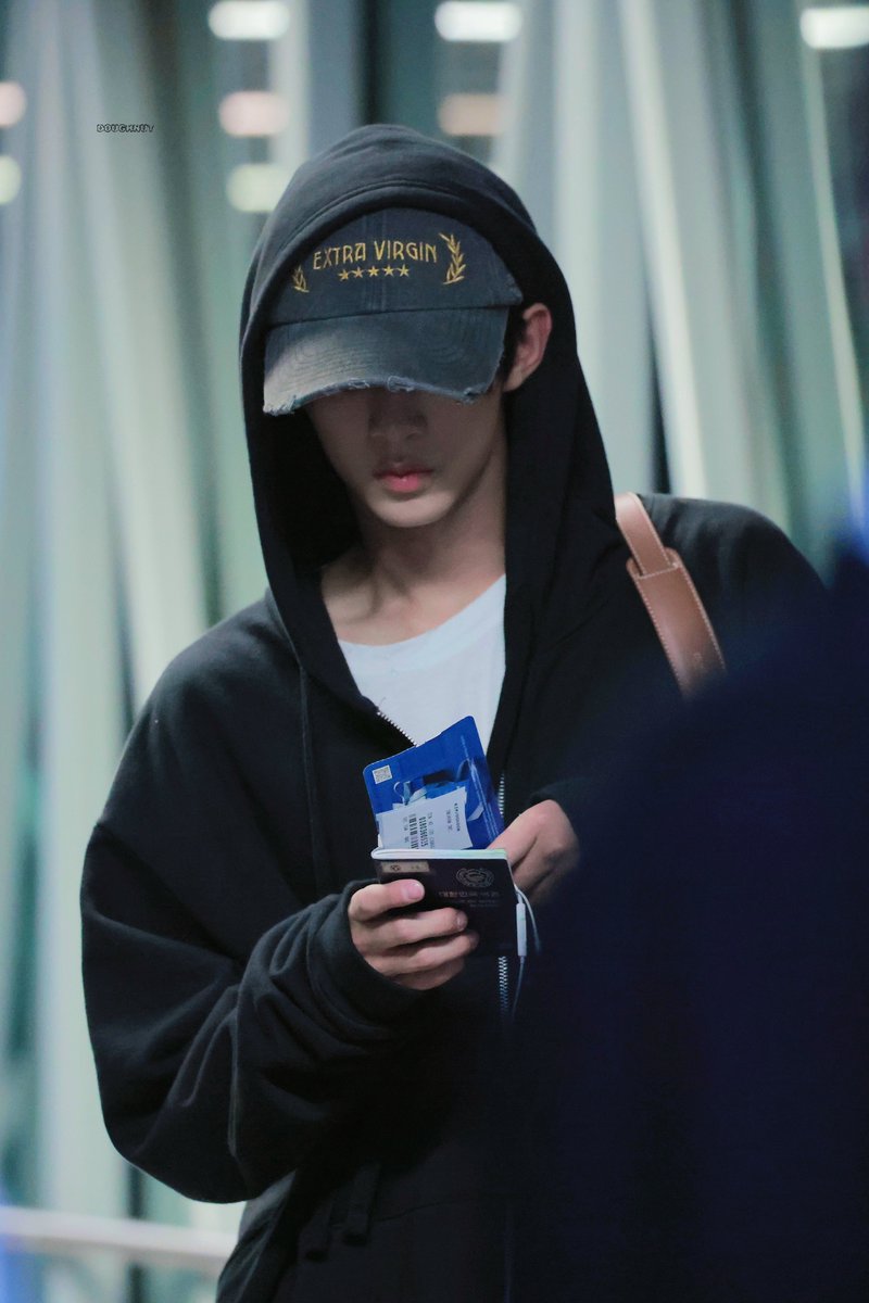 240826 MFM 출국 HD

이번 마카오행 고생했어🫳🏻🫳🏻

#천재똥강아지 #DOHOON #도훈 
#TWS #투어스 #ドフン #トゥアス