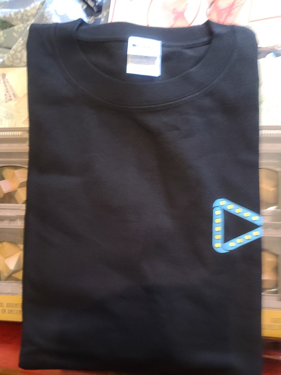 HeadCase_XXX's tweet image. 4. HoloEN World Tour tee from the ANYC table. Concert was absolutely a blast!
5. #Terminator0 poster. Got to see the advance screening, it&apos;s absolutely something to look forward to.
6. Three artprints of IRyS, Sheriff Mori and an Ultramarine. Sorry, I forgot this guy&apos;s name...