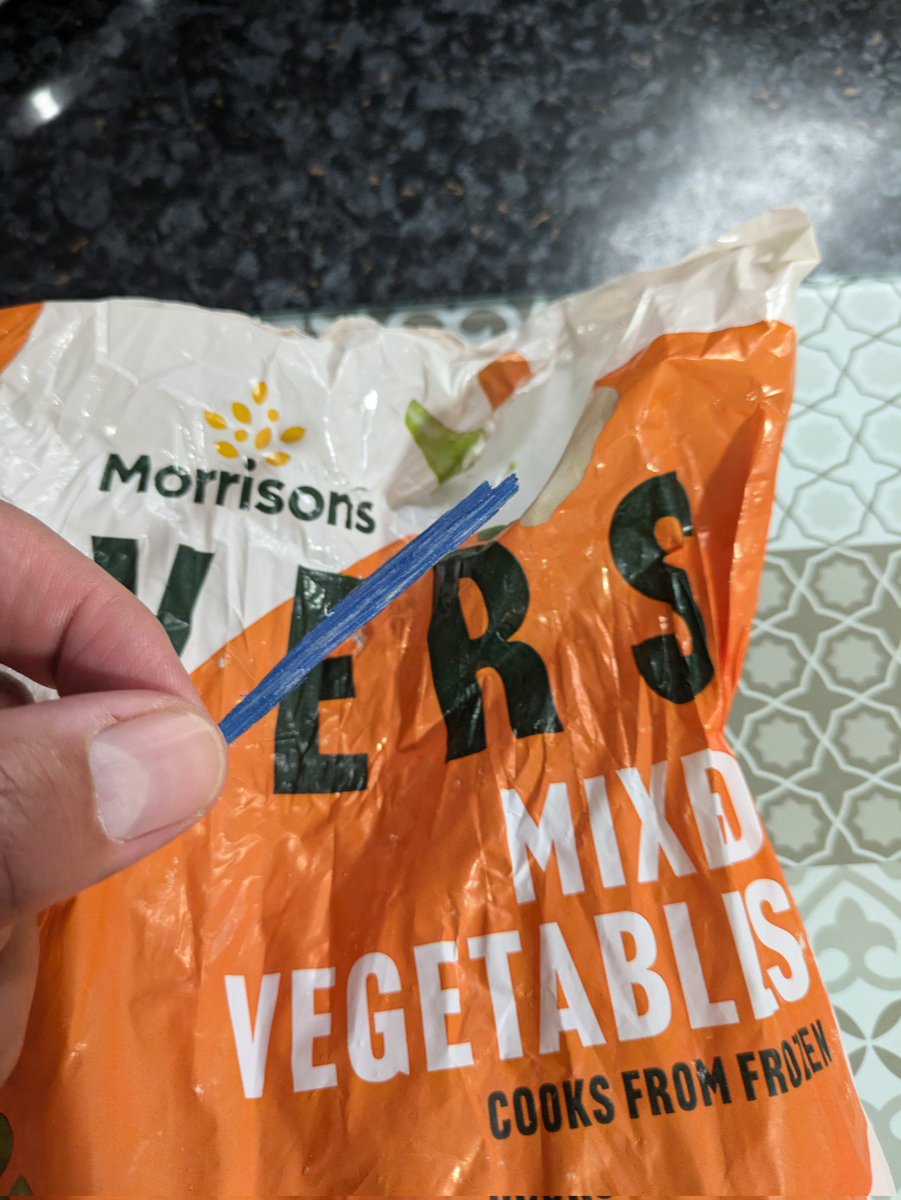 Crypto_K_69's tweet photo. @Morrisons Can you check your own brand veg production process please. Pretty sure splinters from those blue pallets aren't meant to be in the bag! https://t.co/fHOS7iJ0Ii