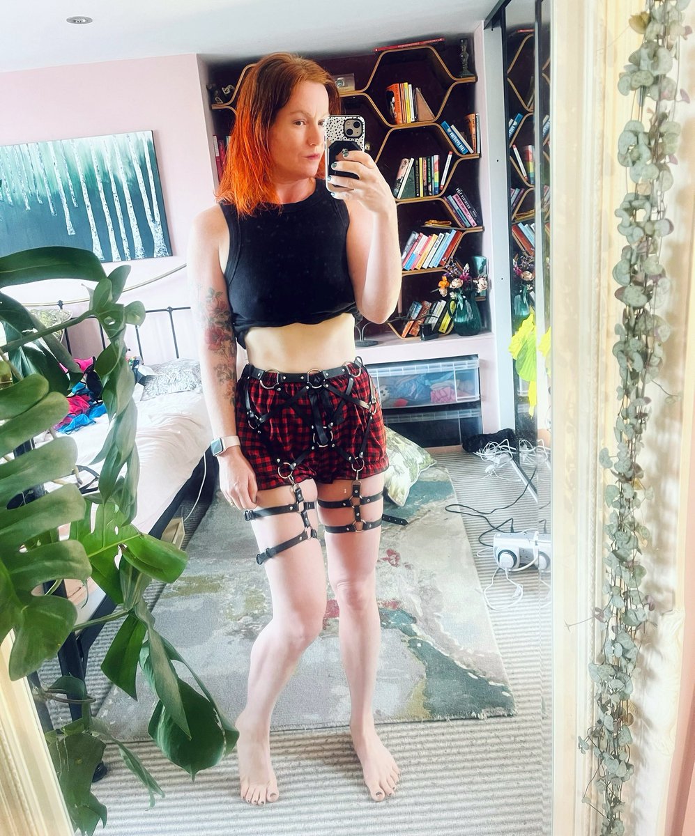 garter belt selfie Fleur