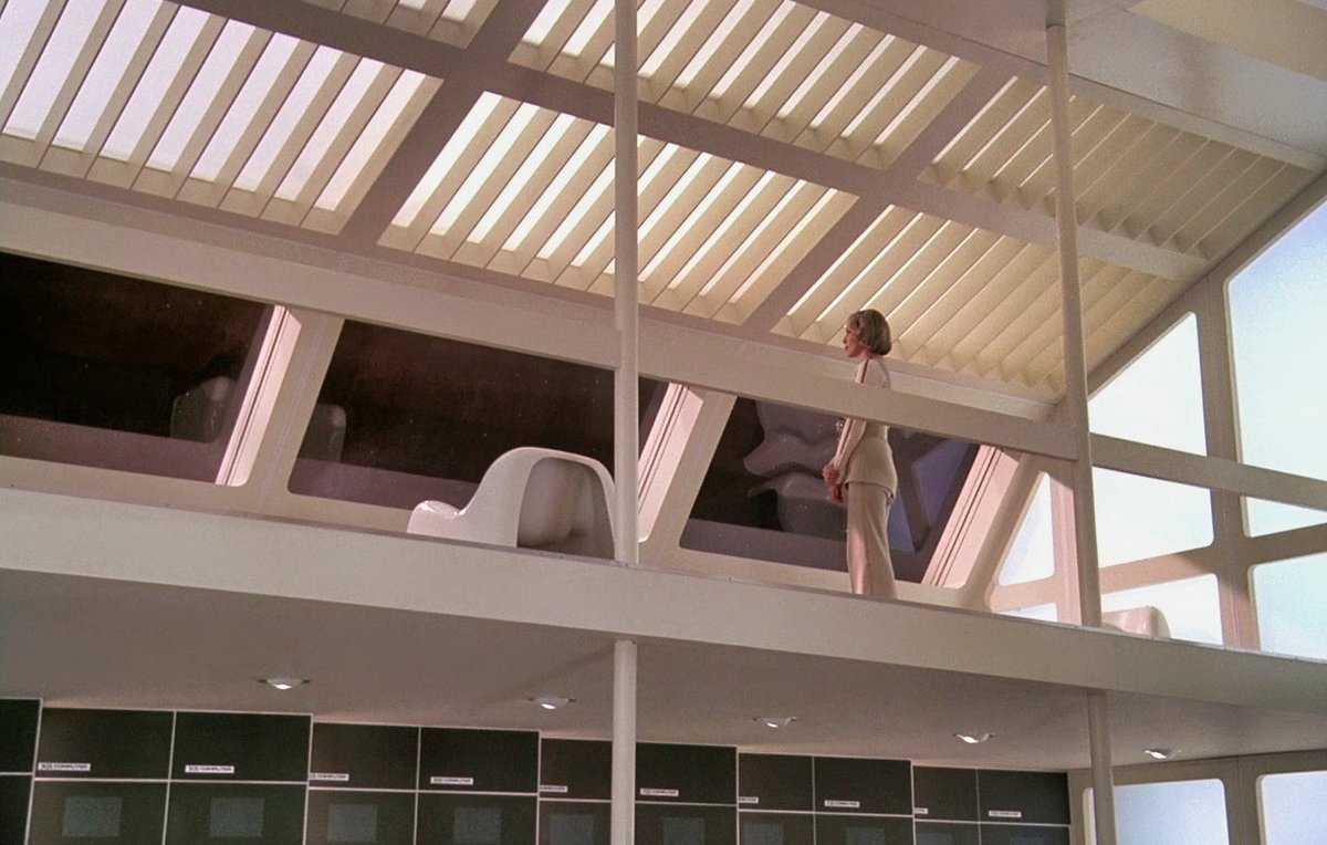 EagleAlpha1999's tweet photo. The aesthetics of it all . . . ๐
#space1999 #MainMission #MoonbaseAlpha #aesthetics #setdesign #gerryanderson #sylviaanderson #yearone https://t.co/yHWRAWf5RV
