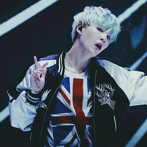 다행히도 우리 사이는 아직 여태 안 변했네
누가 뭐래도 방탄=7
#ARMYStandsWithSuga 
#YoongiNeverWalksAlone