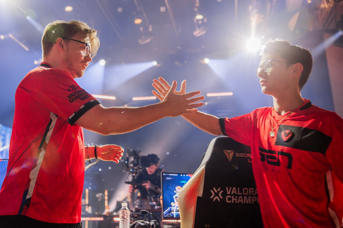 chris bet tweet media