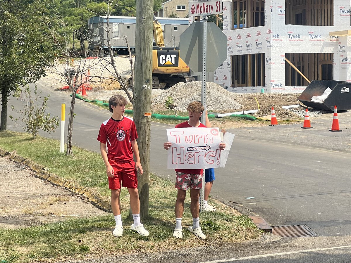 PTHSSoccer's tweet photo. Last half hour!!!! 2 locations! (Century Sports & Bruster’s)
Come get your cash washed and support the PTHS Ladies & Men’s Soccer teams and their charitable fundraiser! #PTPride https://t.co/LjW3n7W9vo