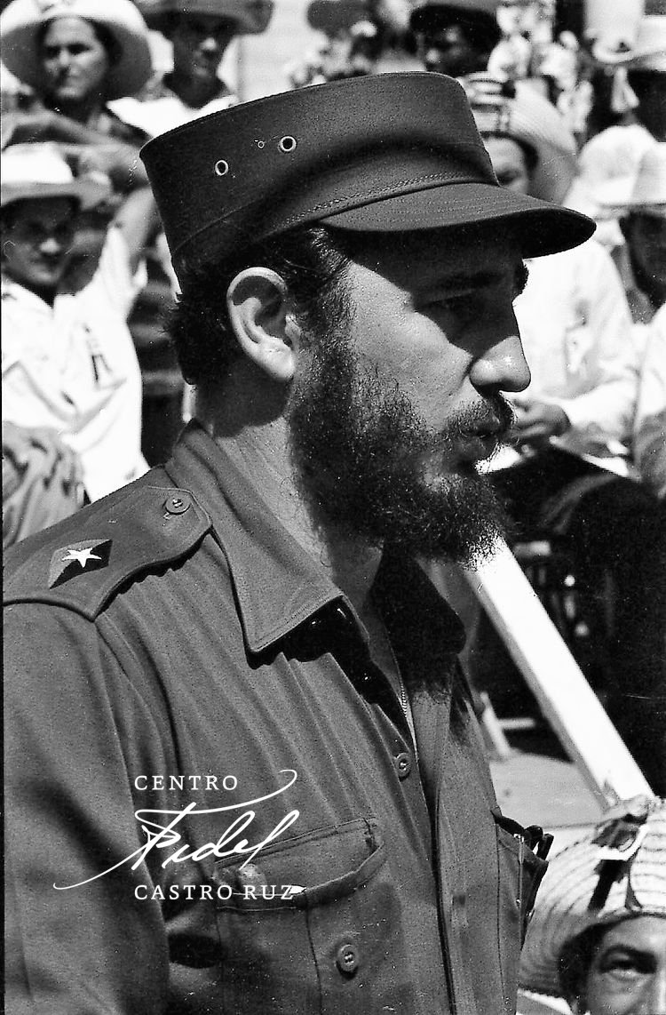#Fidel:"La #Revolución tiene cosas profundas, muy profundas, que no serán capaces de comprender jamás los cerebros emblandecidos por la mentira; que no podrán ser capaces de comprender jamás las inteligencias mutiladas por la mentira y por el privilegio". #FidelVive