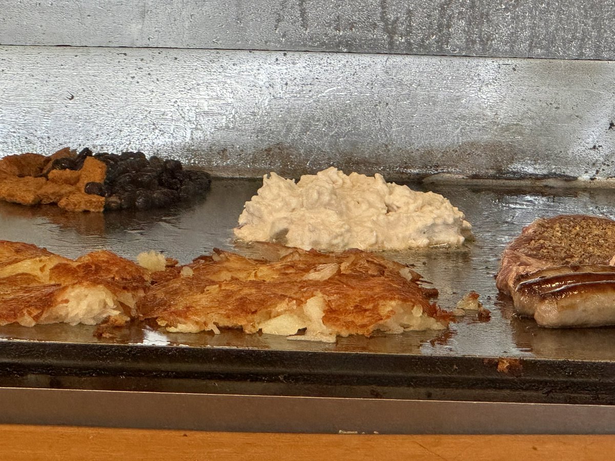 Waiting for my tuna melt at Ideal Diner. They do it right. Hear up the tuna on the grill, both sides before putting it between to slices of melted cheese. #nempls