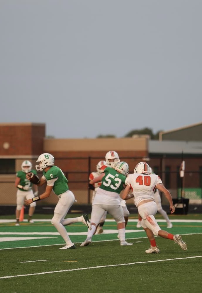 KaedenShock's tweet photo. First game of the season taking the W, 41 to 14! 💪🏼🏈 https://t.co/qTvEu8ZbSu