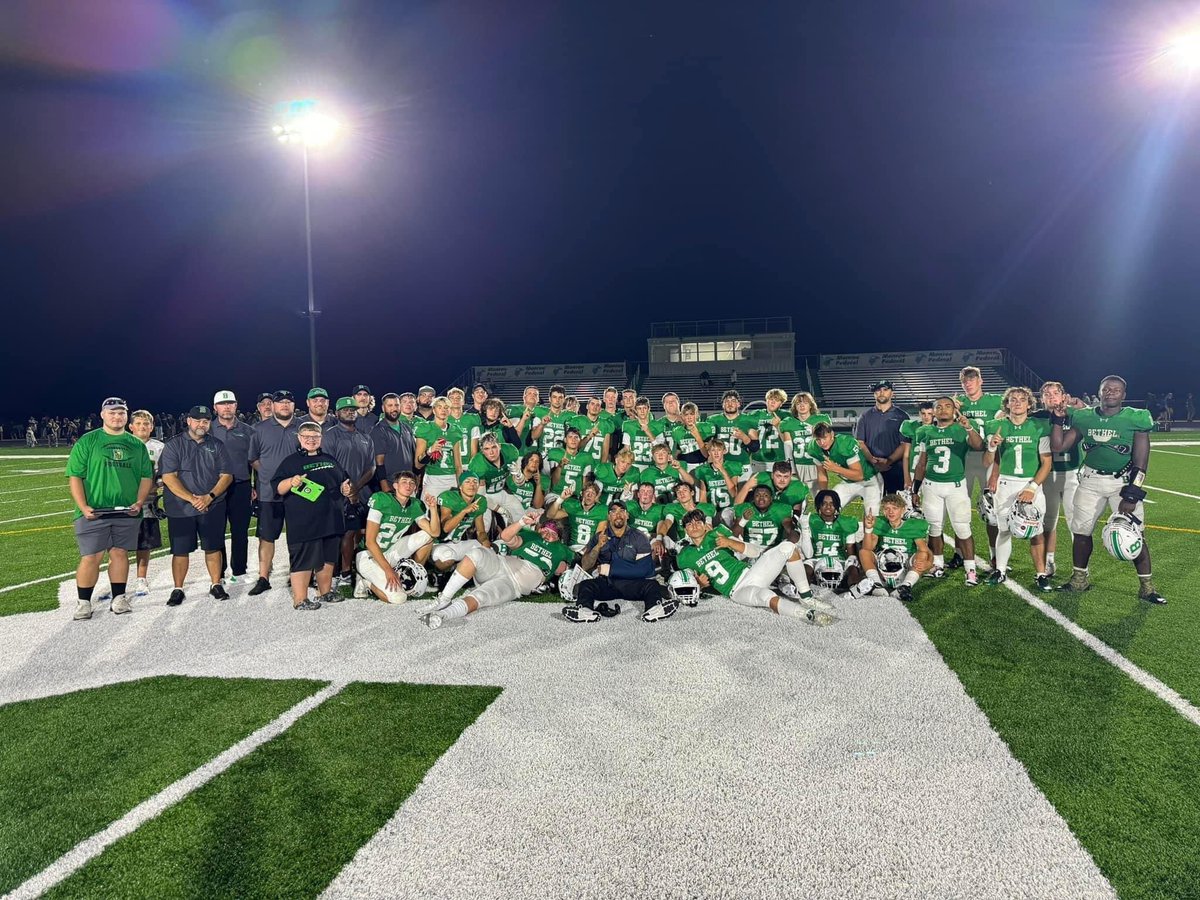 KaedenShock's tweet photo. First game of the season taking the W, 41 to 14! 💪🏼🏈 https://t.co/qTvEu8ZbSu