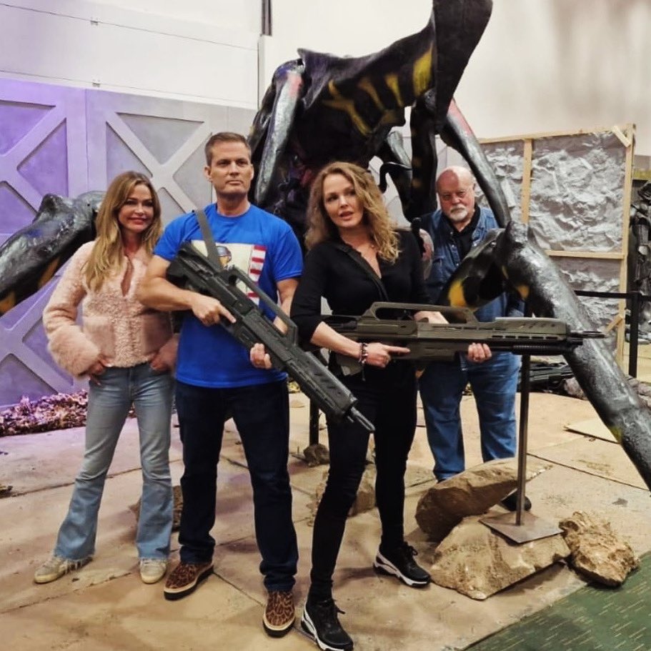 caspervandien's tweet image. Got the gang back together! @DinaMeyer