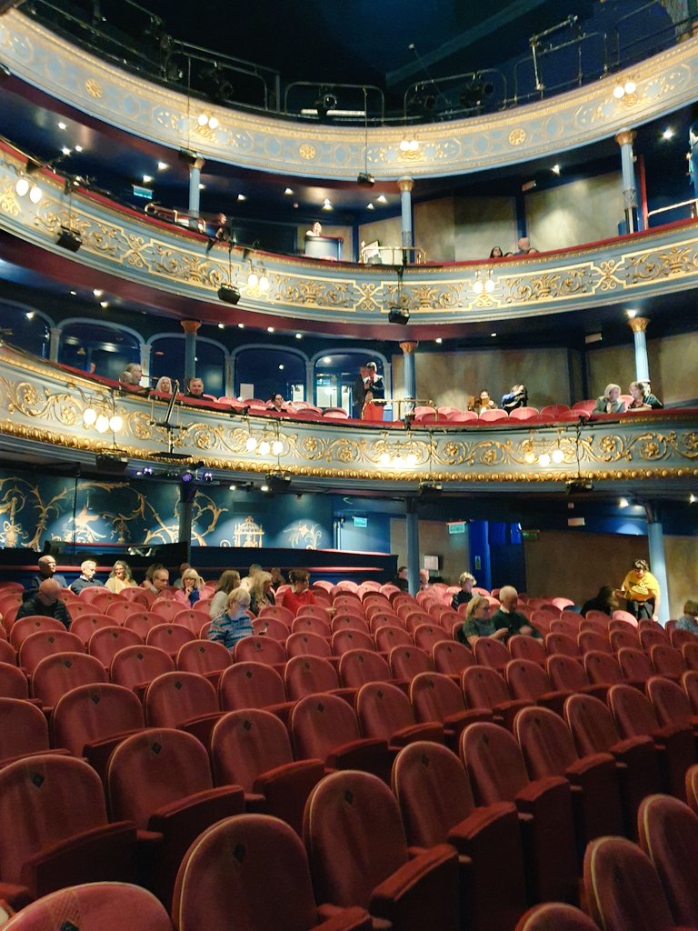 Josmun50's tweet image. What a wonderful night it was, at @lyceumedinburgh. Beautiful, really beautiful theatre. Watching #thefifthstep on front row was just terrific, great played  (even understood the jokes despite being a Dutchie)
