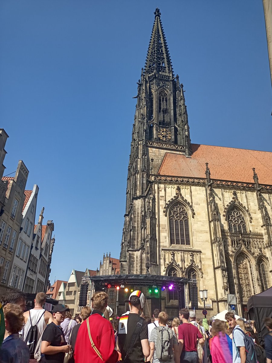 KnupferEva's tweet image. CSD Münster 🏳️‍🌈 als i Tüpfelchen hab ich beim UU sammeln dann noch ein Mädel erwischt das auch Tourette hat. Das ist wie ein Sechser im Lotto 🥰
was für ein schöner Tag ❤️
@PdH_NRW