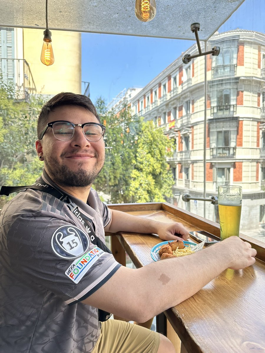 ambuhflowers's tweet photo. madrid for our 5 year anniversary ❤️🥹 @Elite77Hugo https://t.co/FwFEMTloBJ