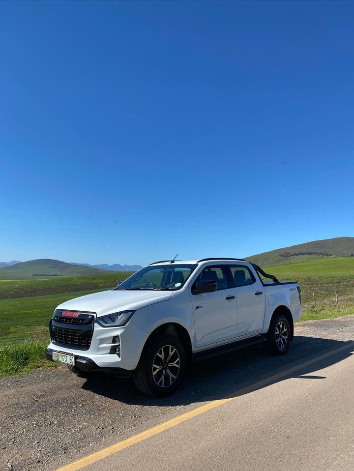 isuzusa's tweet photo. 1. XTRA STYLE 
2. XTRA BOLD INTERIOR 
3. XTRA VERSATILITY 
4. XTRA BOLDNESS 

🔗 https://t.co/VnsDoa6Z7Q

#GoXTRA #ISUZUXRIDER https://t.co/BP6St5DOXP