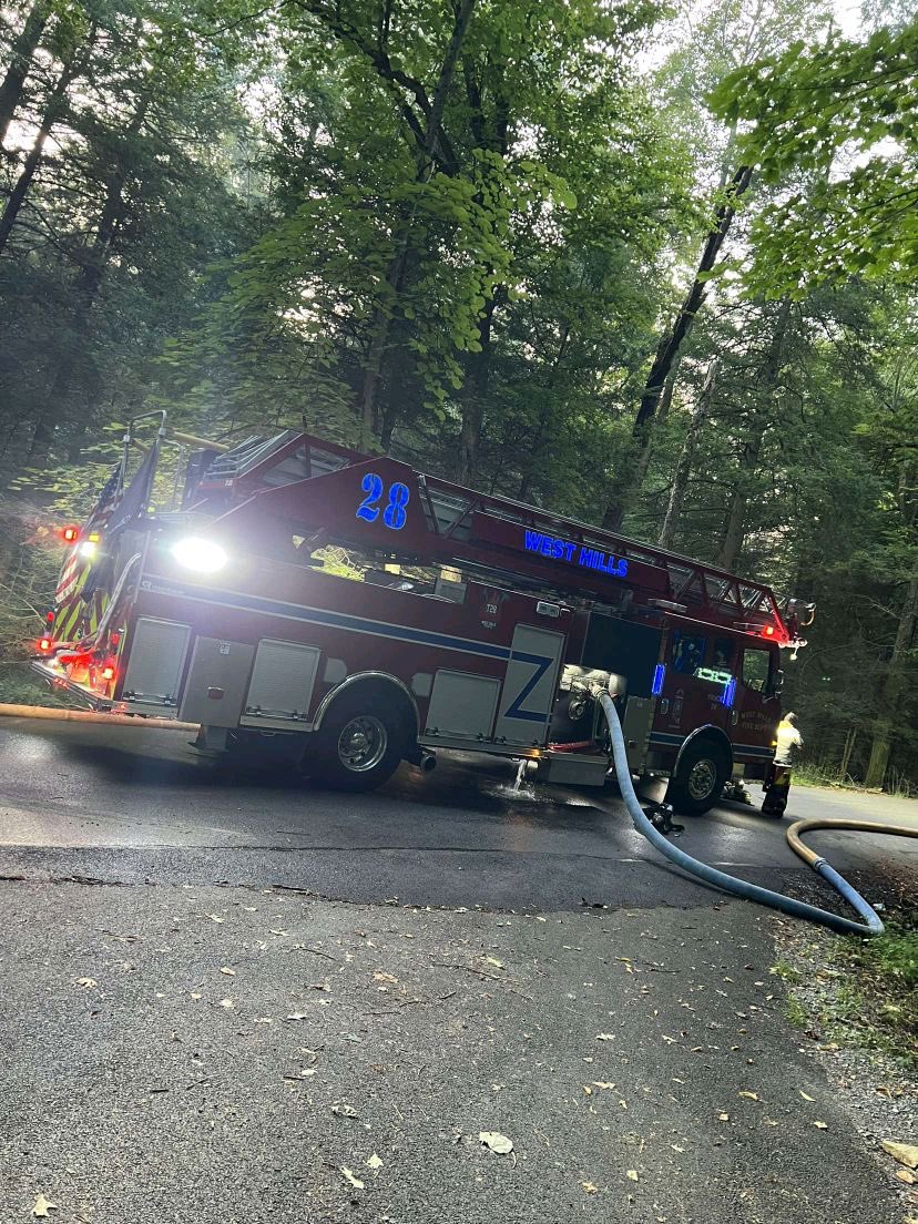 WestHillsRegFD's tweet photo. This morning just after 4:30AM, The West Hills Regional Fire Department was dispatched to assist Conemaugh Township Fire Department in Somerset County with a house fire. Truck 28 and Rescue Engine 28-1 responded to the scene and provided relay operations during the incident. https://t.co/CTJENPAYTs