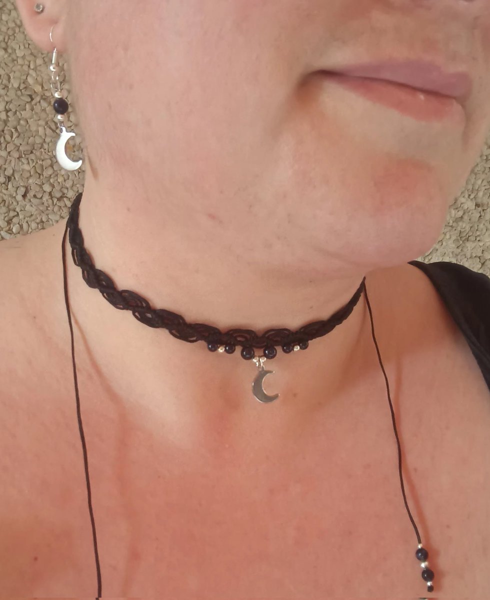 Pretty choker + earrings set with moon charm and natural stones. 🌙

12€ + shipping.