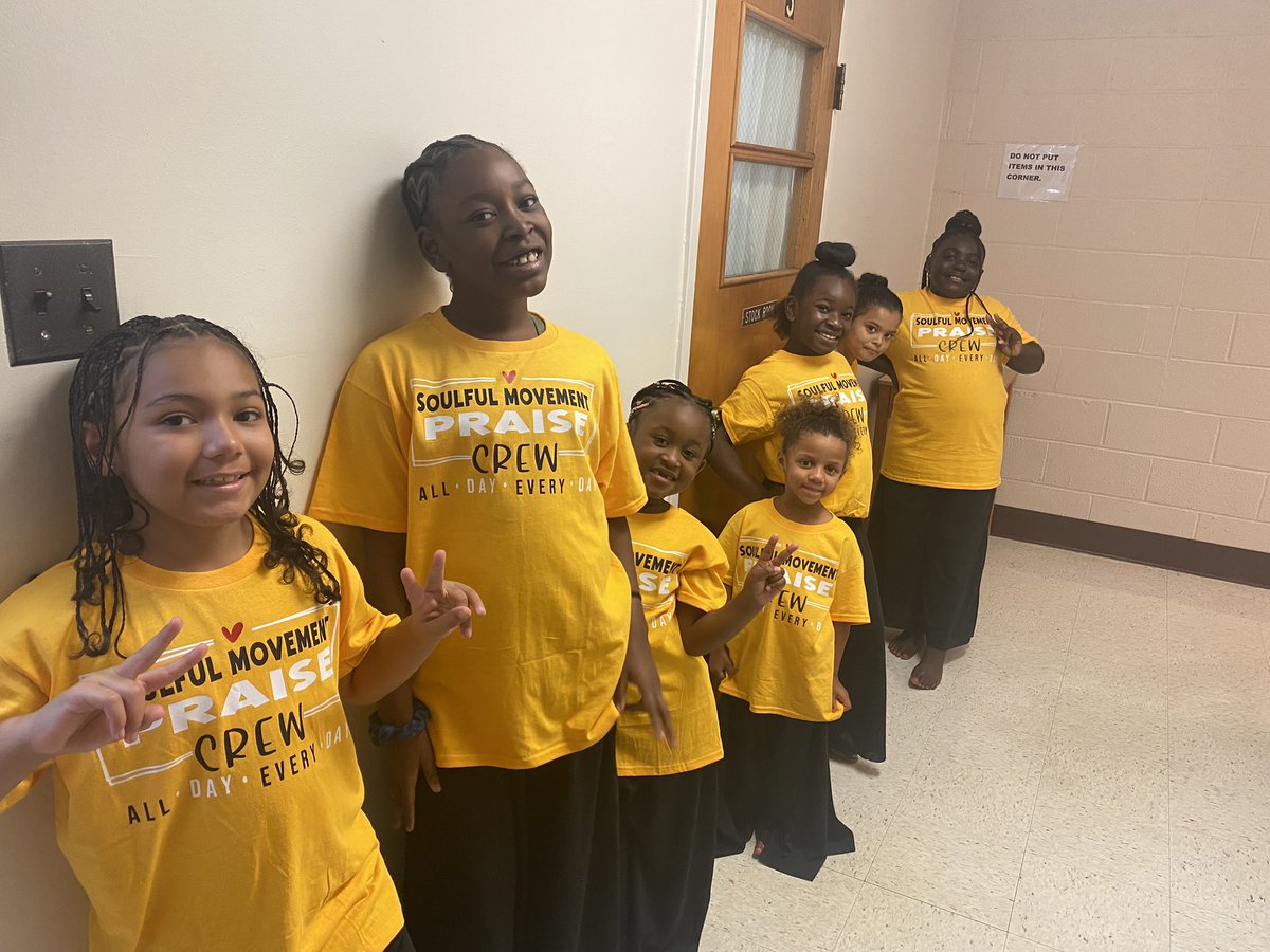 sdmurphy617's tweet photo. So proud of my girls today! #Everyjourneyhasagreatstory @Scurlockbears https://t.co/VMD682aL2h