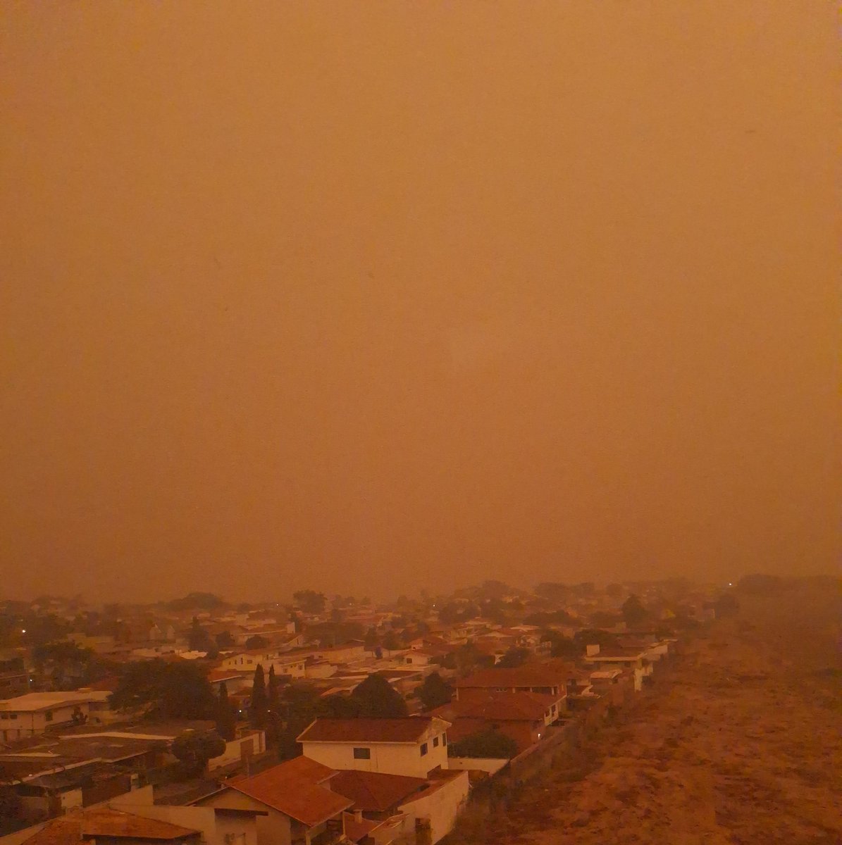 choquei's tweet photo. 🚨AGORA: Polícia Federal abre investigação sobre queimadas em São Paulo.

Informações repassadas pelo Ibama apontam que a maioria ocorreu ao mesmo tempo, com indício de ação coordenada. Incêndios em outras partes do país também serão investigados.

A informação é do jornal Correio Braziliense.