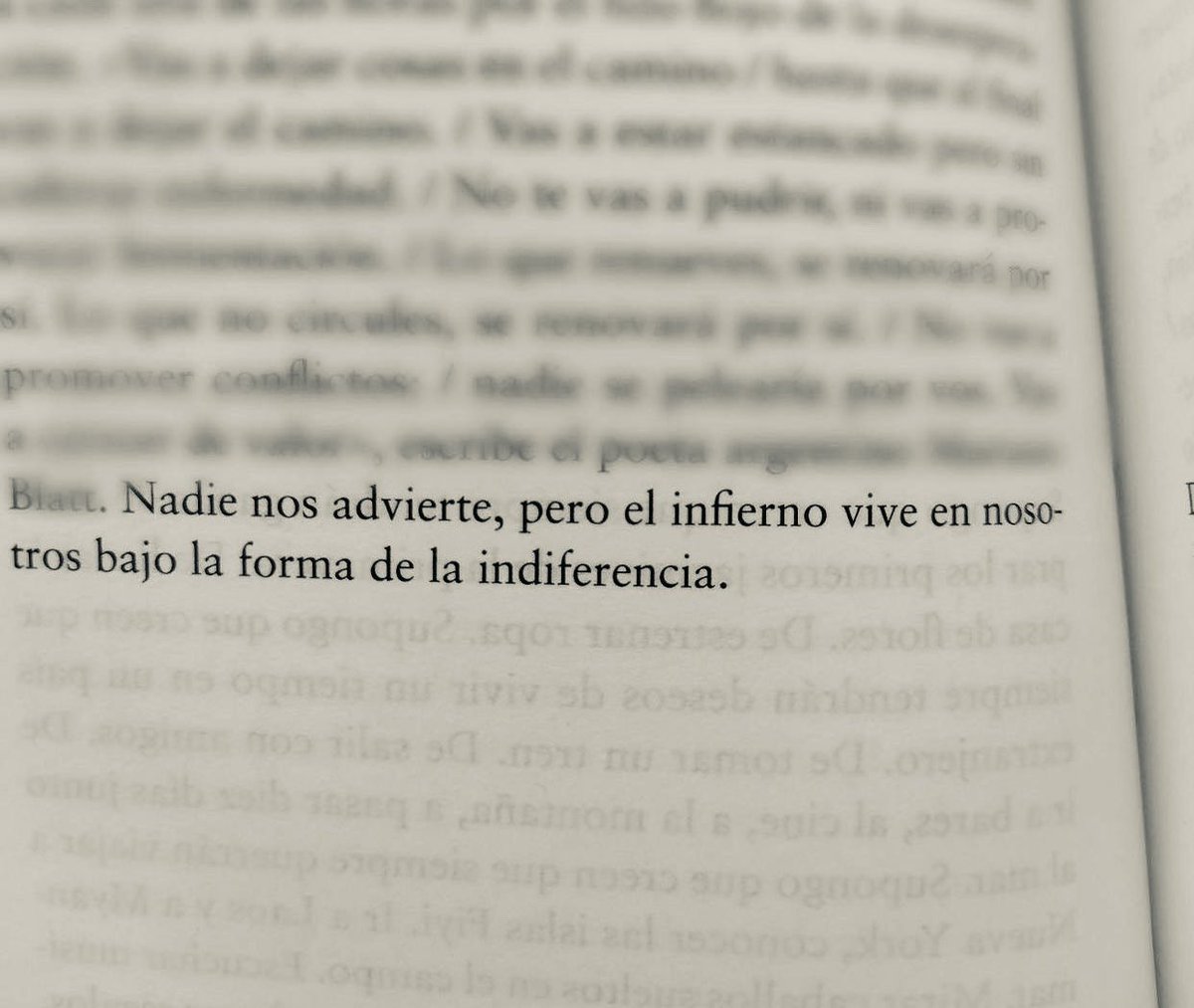 Cementedelibros's tweet photo. “Nadie nos advierte, pero el infierno vive en nosotros bajo la forma de la indiferencia.”
Texto: Supongo del "Teoría de la gravedad"
Autora: Leila Gerriero
#cementeriodelibros https://t.co/XMCSybuuHp