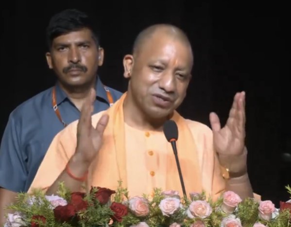 epanchjanya's tweet photo. भारत का केवल एक ही धर्म है और वो सनातन धर्म है।

और सनातन धर्म ही भारत का एकमात्र राष्ट्रीय धर्म है।

आज हम श्रीकृष्ण का 5251वां जन्मोत्सव हम मना रहे हैं।

दुनिया का कोई मजहब ऐसा है तो इतना पुराना हो, कोई 1400 साल तो कोई 3000 साल पुराना है, उस से पहले कोई था ही नहीं।

पूरी दुनिया में केवल सनातन धर्म को मानने वाले ही लोग थे।

: योगी आदित्यनाथ, मुख्यमंत्री, उत्तर प्रदेश