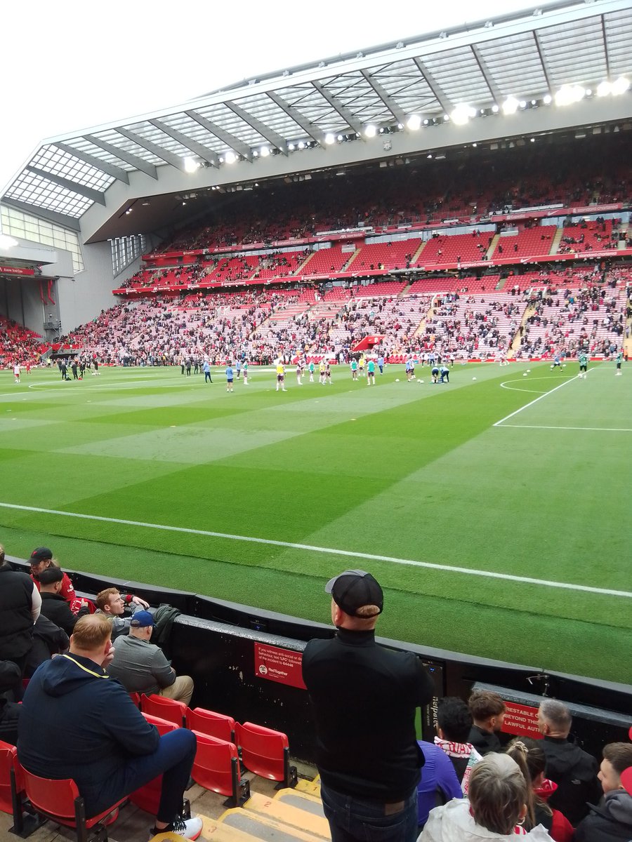 jhoroton1's tweet photo. @bnolan1984 sorted me for lfc today great seat. https://t.co/Hdf3Dfub0V