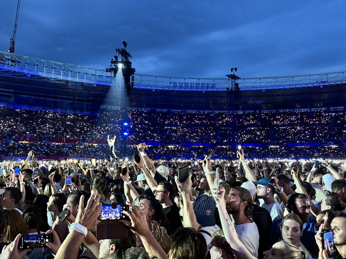 Gotta love Maggie Rogers! #ColdplayVienna