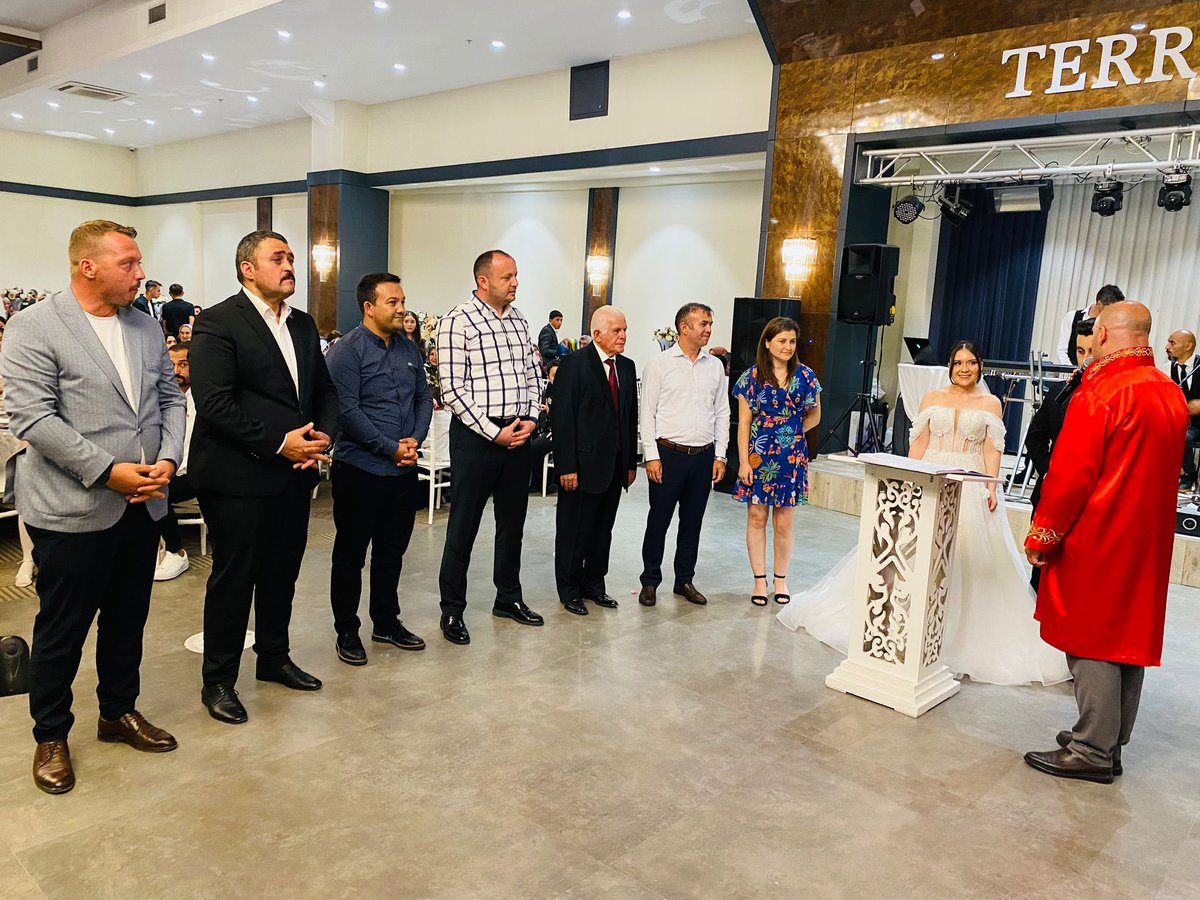 MHP Bolu Milletvekili Sn. İsmail AKGÜL, Bolu Ülkü Ocakları İl Başkanımız Sedat TOK ve MHP Bolu İl Başkanımız Ayhan ÇELİKKOL ile birlikte Şeremet ve Kılıçarslan ailelerinin kıymetli evlatları Sena ve Akın’ın nikah akitlerine şahitlik ettik. 
Bir ömür boyu mutluluklar dilerim.