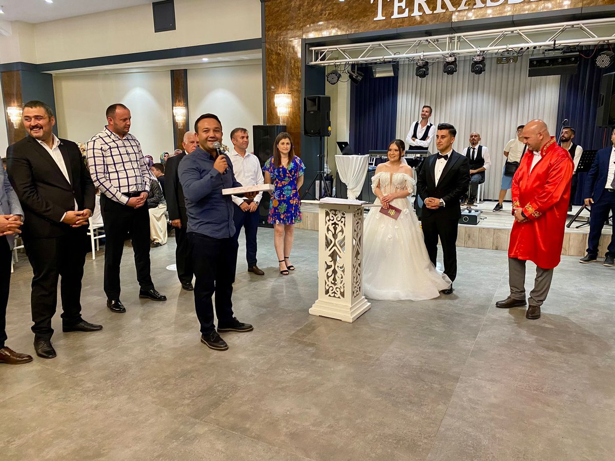ilhanDurak14's tweet photo. MHP Bolu Milletvekili Sn. İsmail AKGÜL, Bolu Ülkü Ocakları İl Başkanımız Sedat TOK ve MHP Bolu İl Başkanımız Ayhan ÇELİKKOL ile birlikte Şeremet ve Kılıçarslan ailelerinin kıymetli evlatları Sena ve Akın’ın nikah akitlerine şahitlik ettik. 
Bir ömür boyu mutluluklar dilerim. https://t.co/3waPGr7S3J