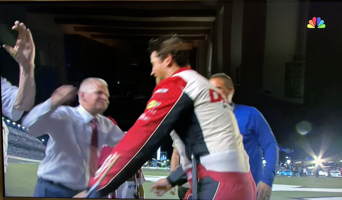 SmilingBenDavis's tweet image. “The team hasn’t quit on him either, and that is what this sport is about. Even when things are down, teamwork matters, and you cannot quit,” said @JeffBurton, proud father of winner @HBurtonRacing and @NASCARonNBC announcer. @NASCAR #teamwork #loyalty #dads