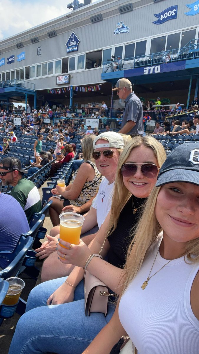 chickbeth's tweet photo. #capscam ⚾️🫶🏻✨ https://t.co/XAKBNDI501