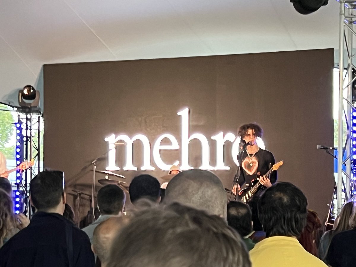 RuShawAmy's tweet photo. @iammehro best band today x https://t.co/3jHXK3IrGh