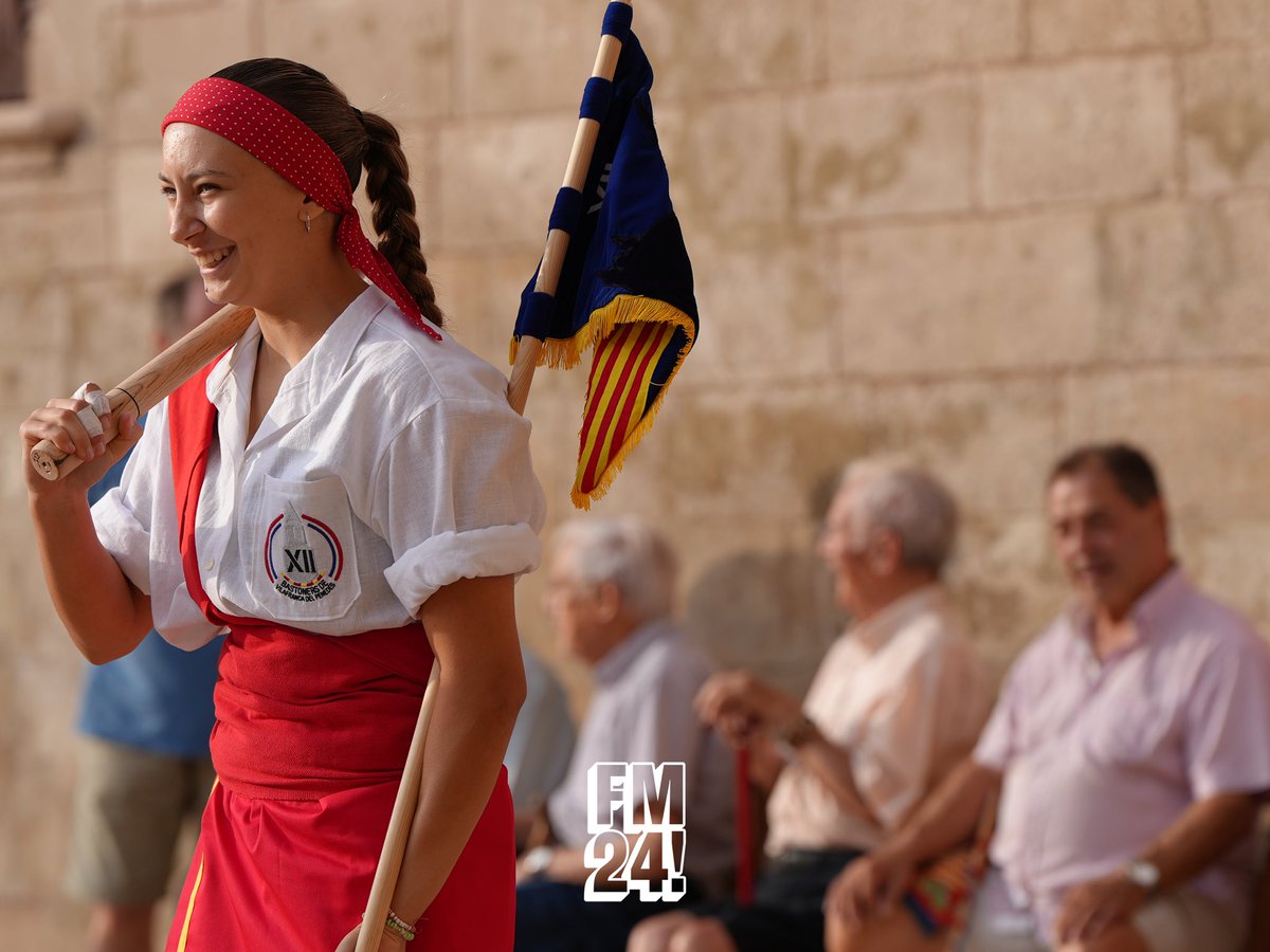 Presentació de la nova colla dels <a href="/BastonersVP/">Bastoners de Vilafranca del Penedès</a> que, per primera vegada, té 7 balladores i 7 balladors. 

#fmvila #explosiva