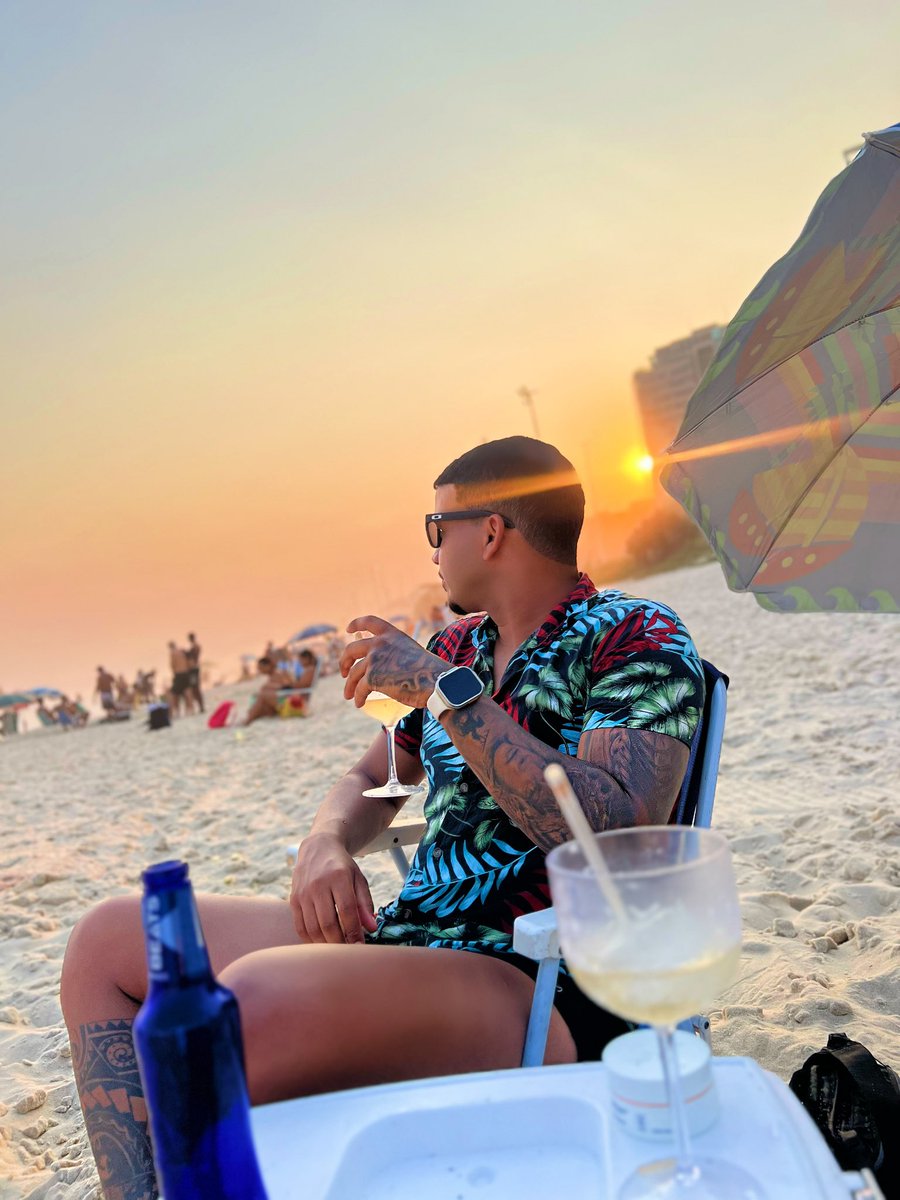 Diguinhorns's tweet photo. 🏝️☀️🍾 https://t.co/EFPucz5eLn