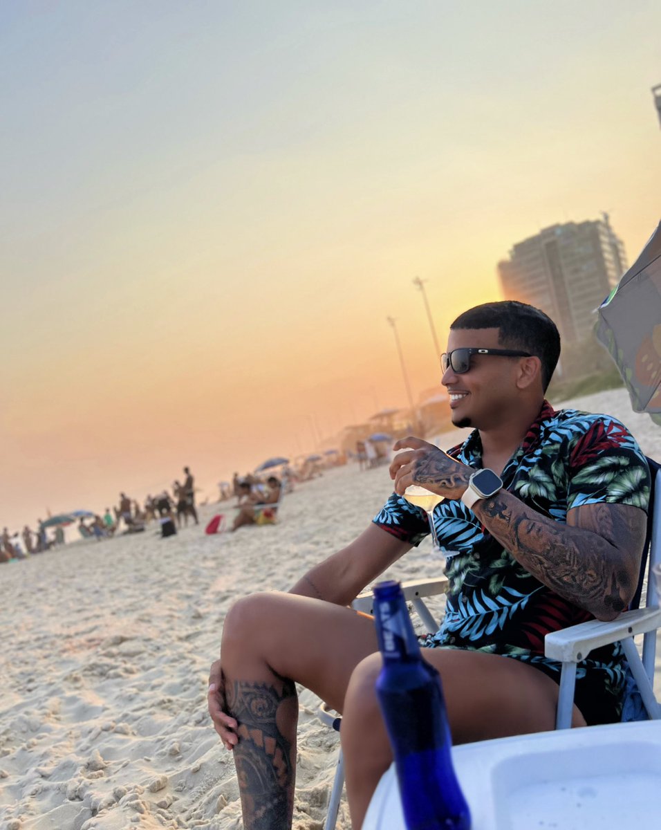 Diguinhorns's tweet photo. 🏝️☀️🍾 https://t.co/EFPucz5eLn