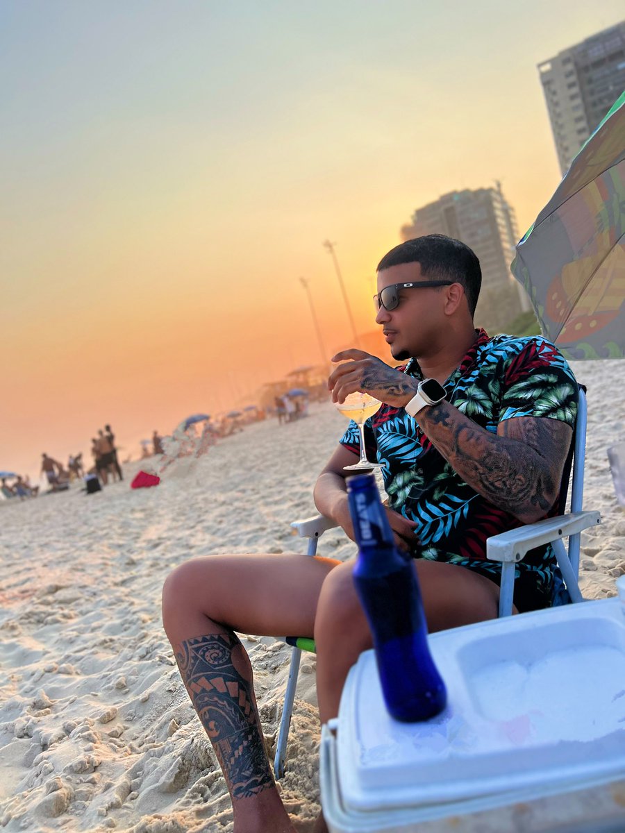 Diguinhorns's tweet photo. 🏝️☀️🍾 https://t.co/EFPucz5eLn