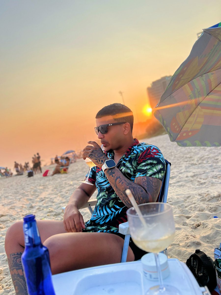 Diguinhorns's tweet photo. 🏝️☀️🍾 https://t.co/EFPucz5eLn