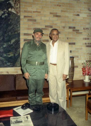 FidelCastro conversa con el músico y actor norteamericano Harry Belafonte durante una visita de este a La Habana, 25 de agosto de 1992 
#CDRCuba #Cuba #LatirAvileño
<a href="/LlanesBarreda/">Manuel R Llanes Barreda</a> <a href="/CostaOsmany/">Osmany Costa Reyes</a> <a href="/companioni74/">Alejandro Abilio P. Companioni</a> <a href="/JorgeMadrigalD/">Jorge Madrigal</a> <a href="/ivanc73/">Ivanc73</a>