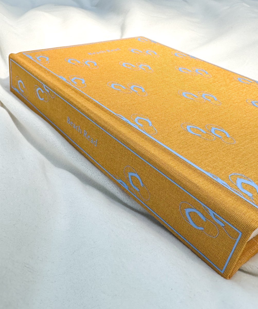 goldengirlbinds's tweet photo. Part one of me rebinding all of #emilyhenry ‘s books. First up: Beach Read 🩴📖 https://t.co/Ep6CyXPmqW