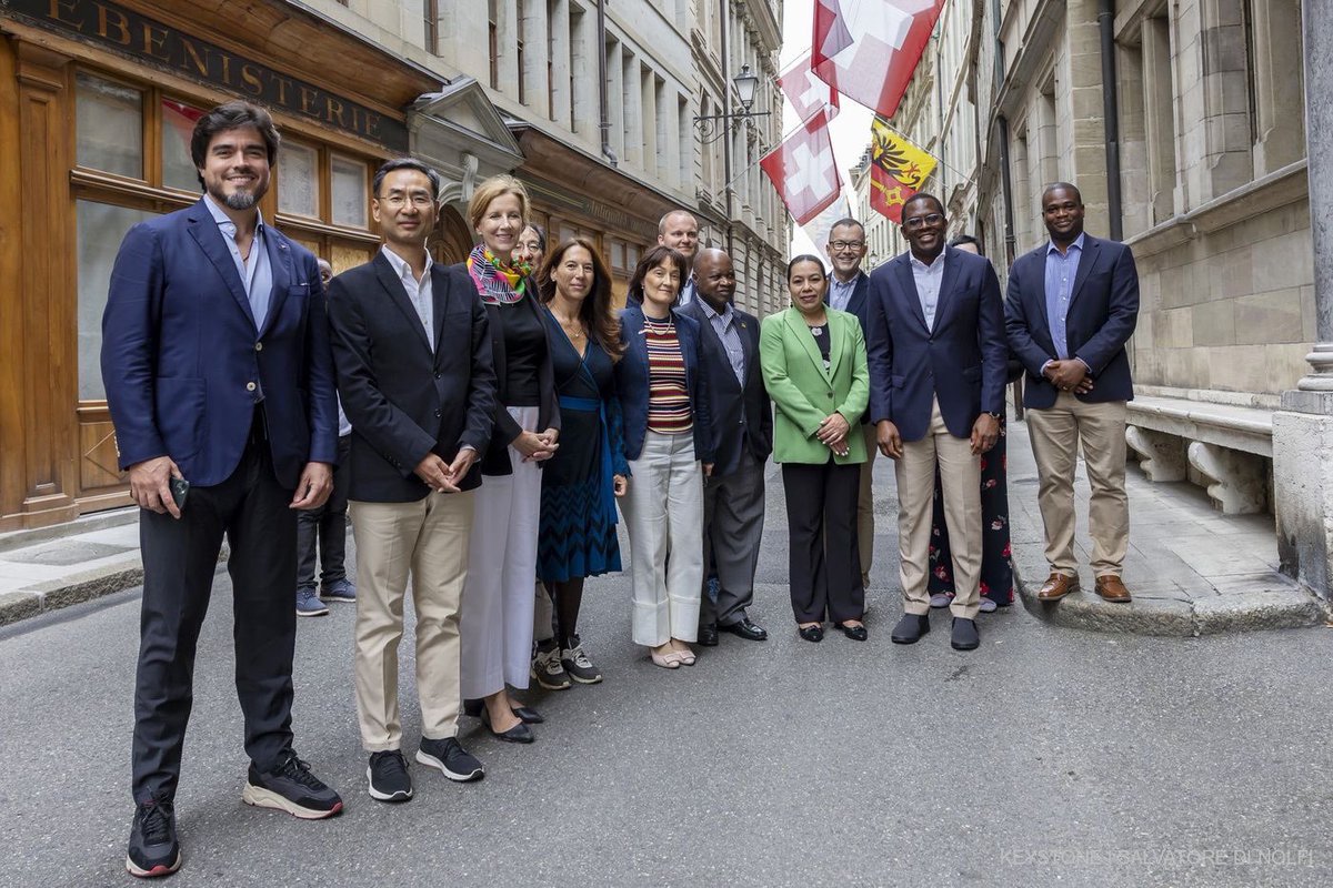 swiss_un's tweet photo. Bienvenue à Genève !
The visit of UN Security Council members will be an opportunity to:
🔹Mark the 75th Anniversary of the #GenevaConventions
🔹Reaffirm the key role of int'l humanitarian law
🔹Highlight Geneva's expertise in the prevention of emerging risks to peace &amp; security https://t.co/AsBDSHoVCb