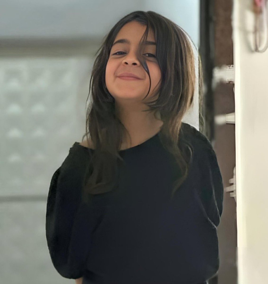 maalesef 4 gün oldu ve 8 yaşındaki Narin hâlâ bulunamadı. 
annesi perişan halde, tüm aile yıkılmış durumda. hep beraber bu ailenin sesi olalım. korktuğumuz olmasın ve Narin kızımız sağ salim bulunsun.

 #NarinGüranNerede