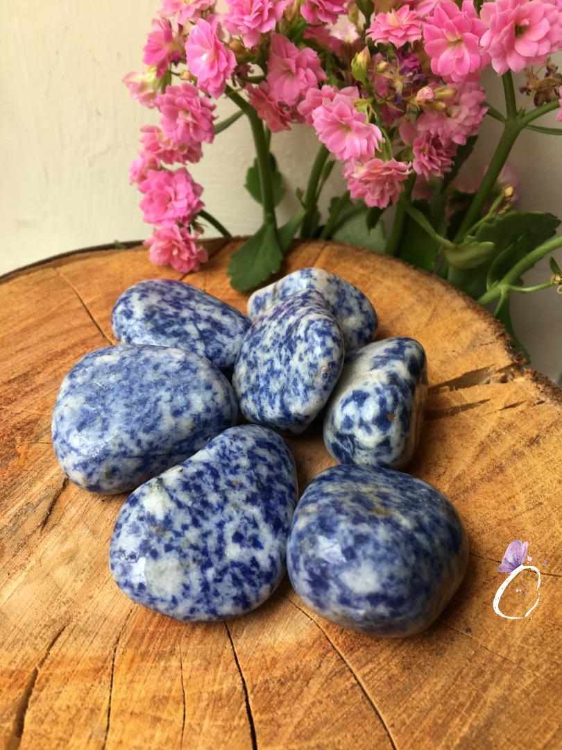 CrystallisUK's tweet photo. Neutralising anxiety, Sodalite calms panic attacks. At the first sign of an attack hold it over your chest. Count to ten, breathing slowly &amp; deeply, hold your breath for a count of 5 &amp; breath out for a count of 4.. repeat until you feel your body start to release the feeling,, ♥️ https://t.co/QPiLrTOKHr