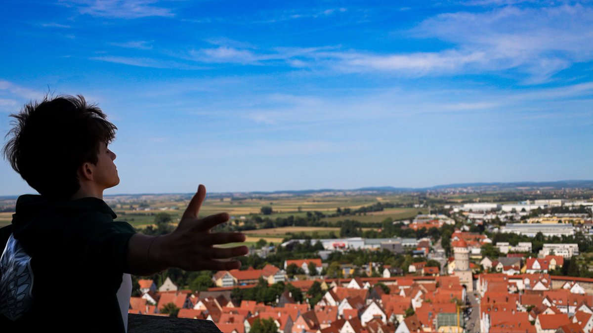RcImagine's tweet photo. Real-life Shiganshina (Nördlingen, Germany) is a MUST SEE for any AOT fans https://t.co/iOqtcPSfND