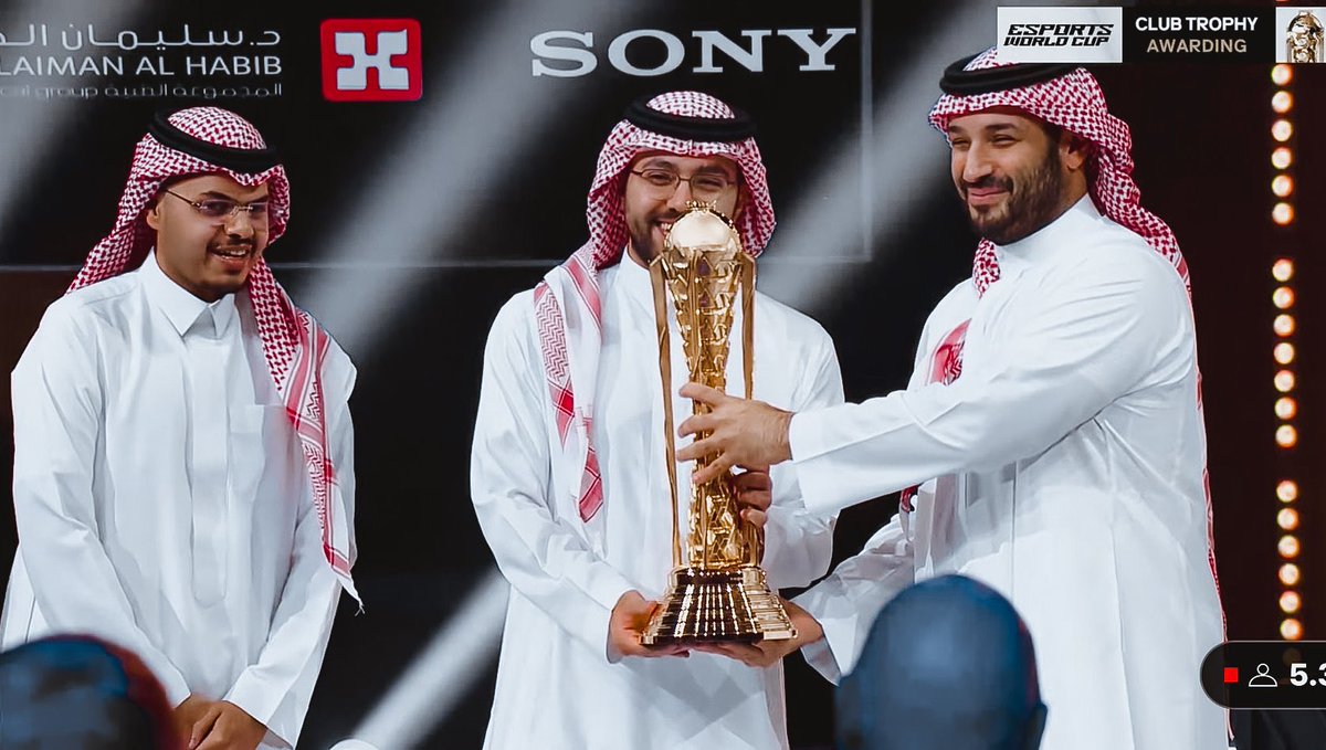 كأس العالم سعودي ياجماعة 🇸🇦

مبروك للأبطال  💚

#كأس_العالم_للرياضات_الإلكترونية